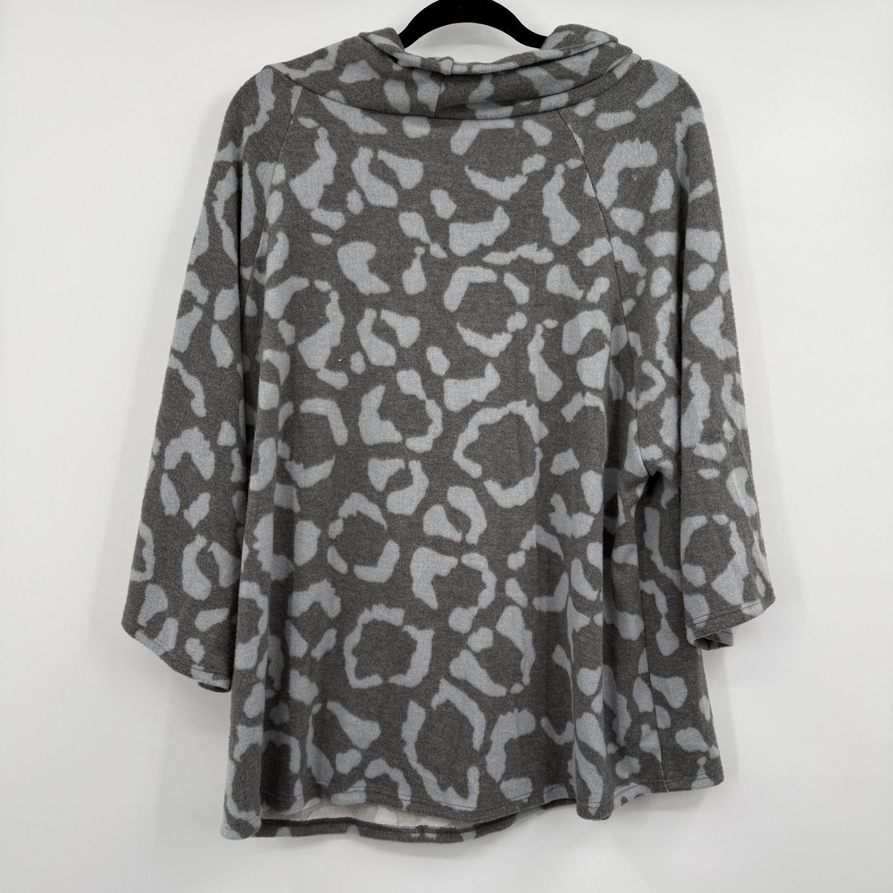 Dear Scarlett Blouse Womens L Gray Animal Tunic Top Cowl Neck 3/4 Sleeve Relaxed - Picture 6 of 11